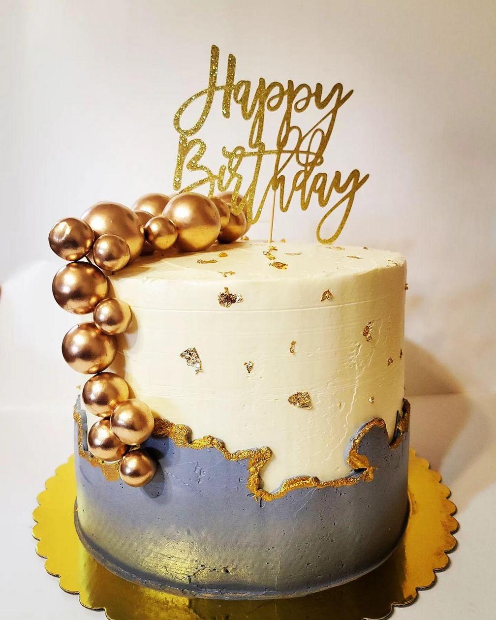 Custom-Cakes6.jpeg
